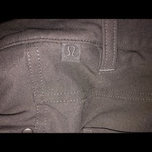 Men’s Lululemon ABC Pant Classic in Obsidian.